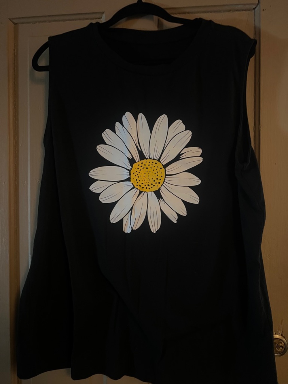 Source Unknown Black Muscle Tee with White Daisy and Yellow Center